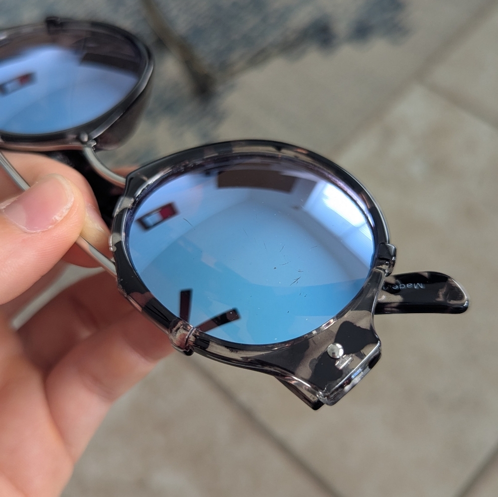 Quay It's A Sin Glasses Blue Lenses Tortoise Shell Frames - Picture 2 of 7